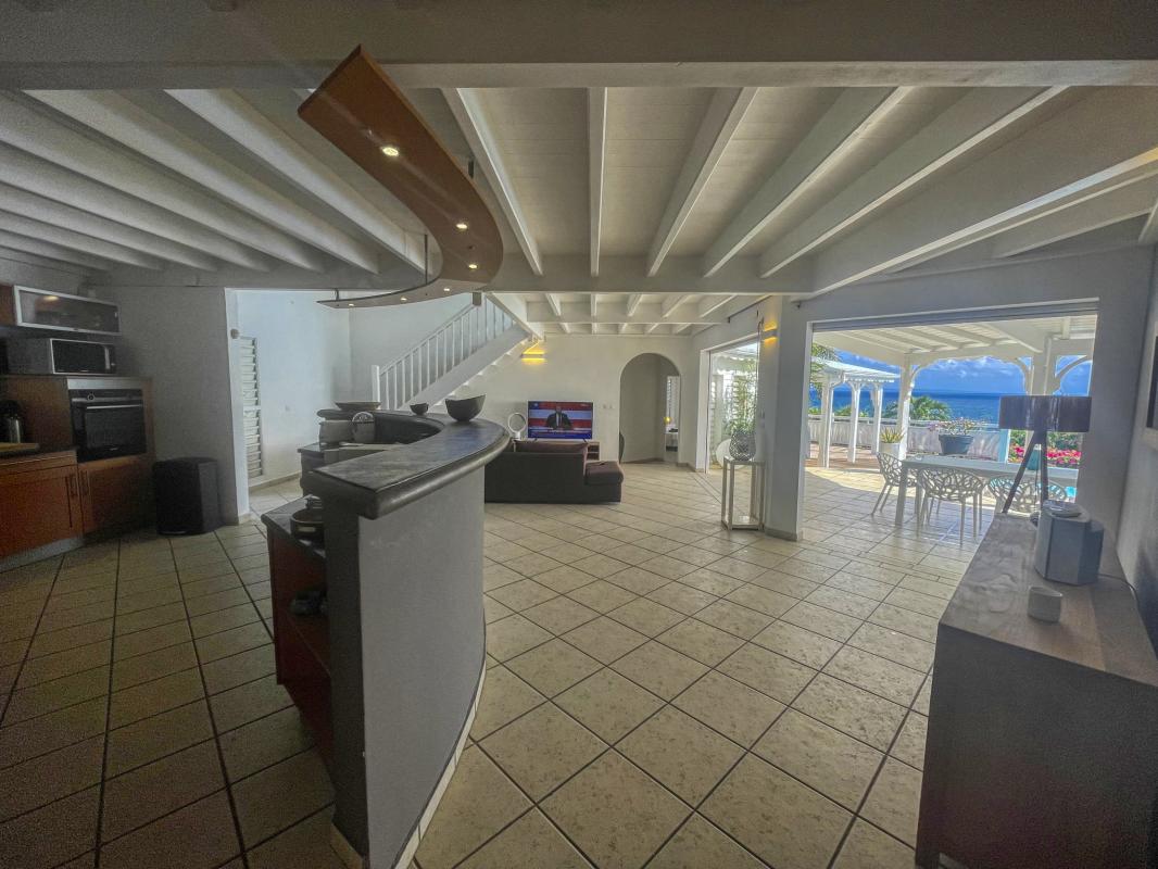 11.Location villa piscine vue mer Ste Anne Guadeloupe_Pièce de vie